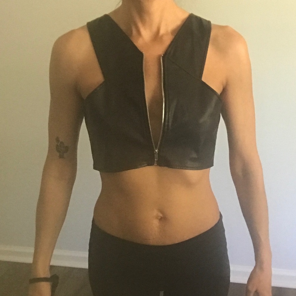 Blk Forever 21 zip crop top, faux leather, sz sm